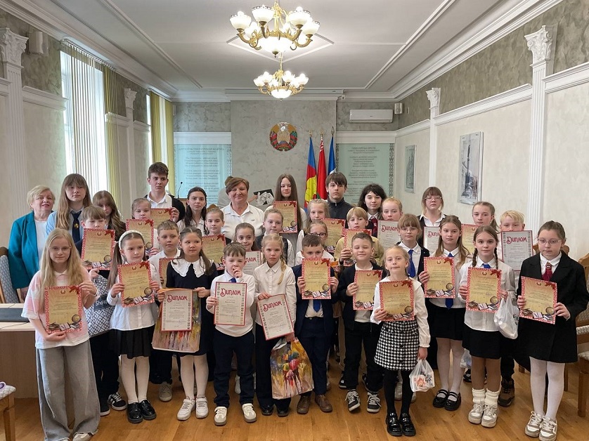 Конкурс детского рисунка «Нам мир завещано беречь»
