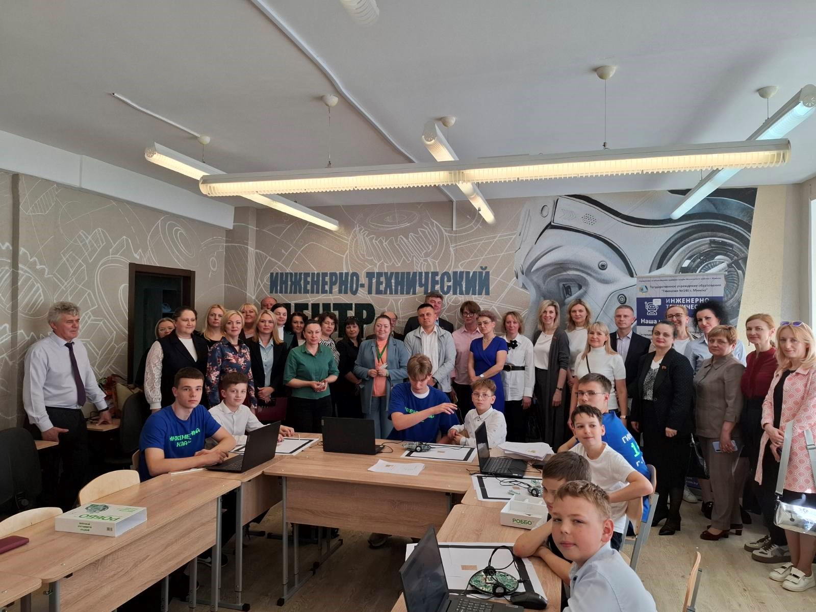 ЗАО "ВИТЭКС" на профориентационной площадке гимназии № 146 г. Минска ЗАО "ВИТЭКС" на профориентационной площадке гимназии № 146 г. Минска